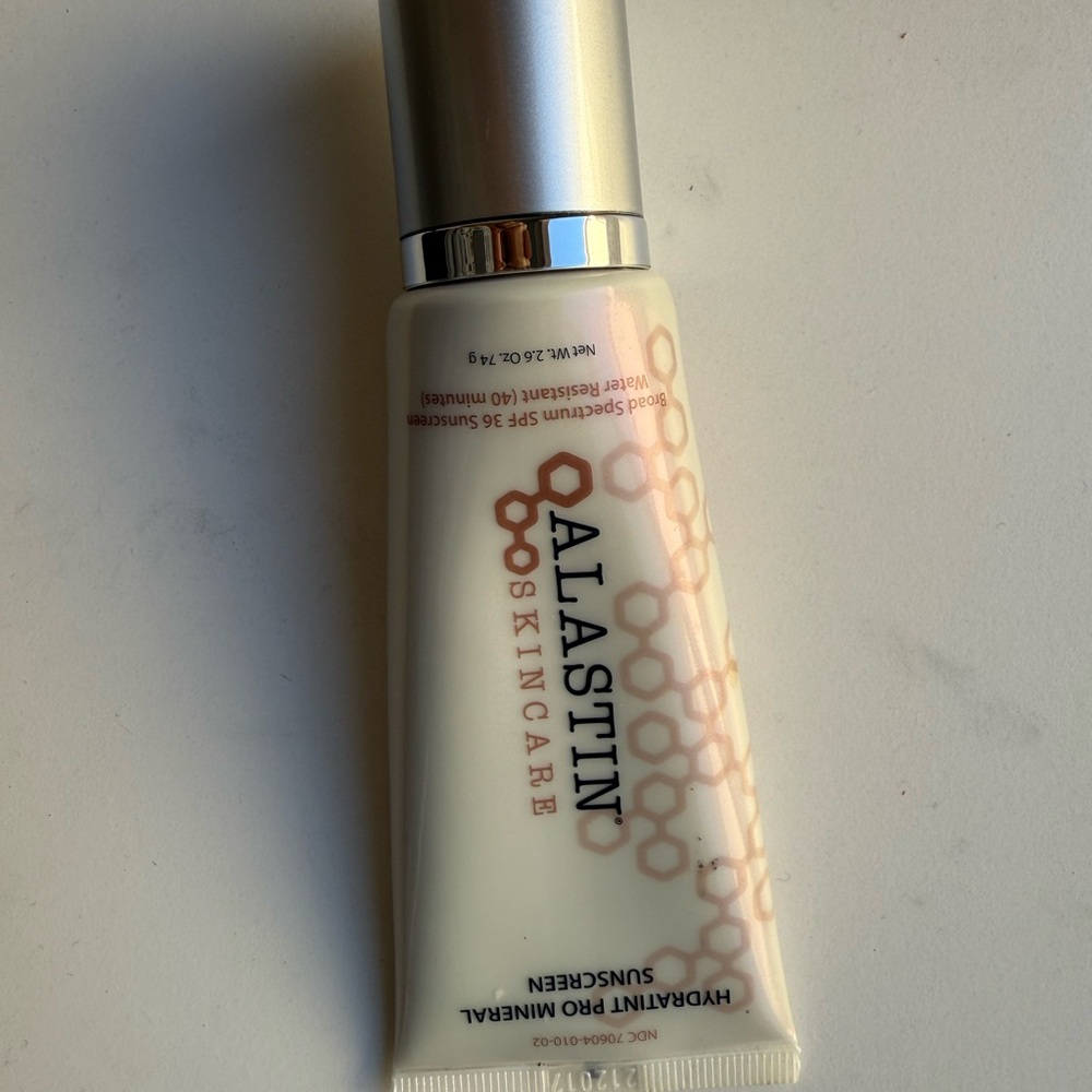 Alastin Skincare Hydratint Pro Mineral Sunscreen - Cream